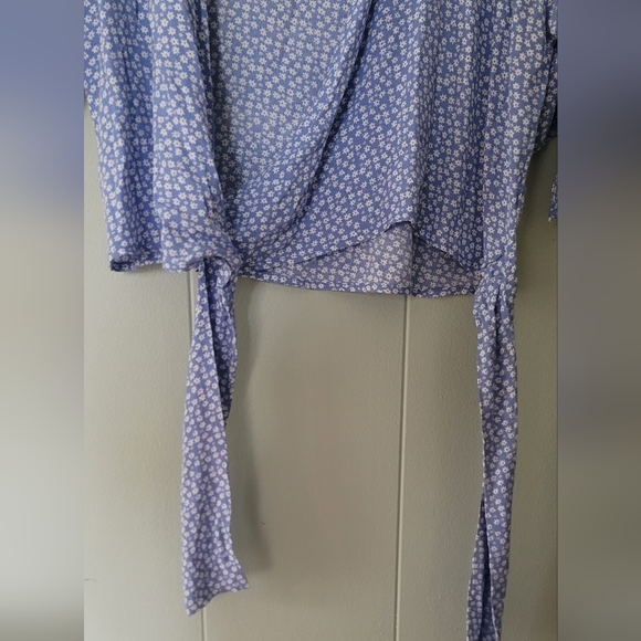 GAP Blue Floral Wrap Blouse - Picture 5 of 6